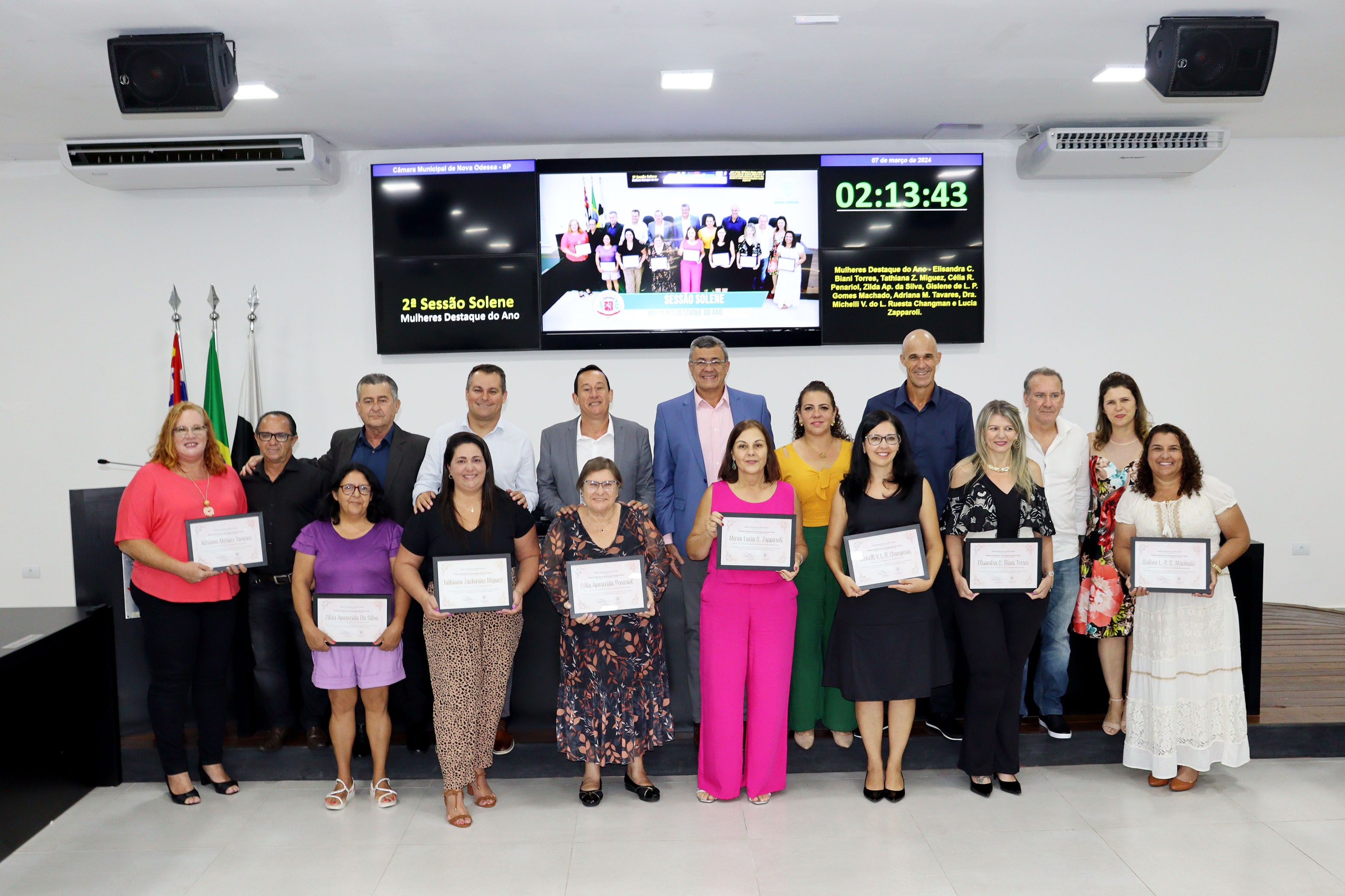 Câmara realiza homenagem especial às mulheres