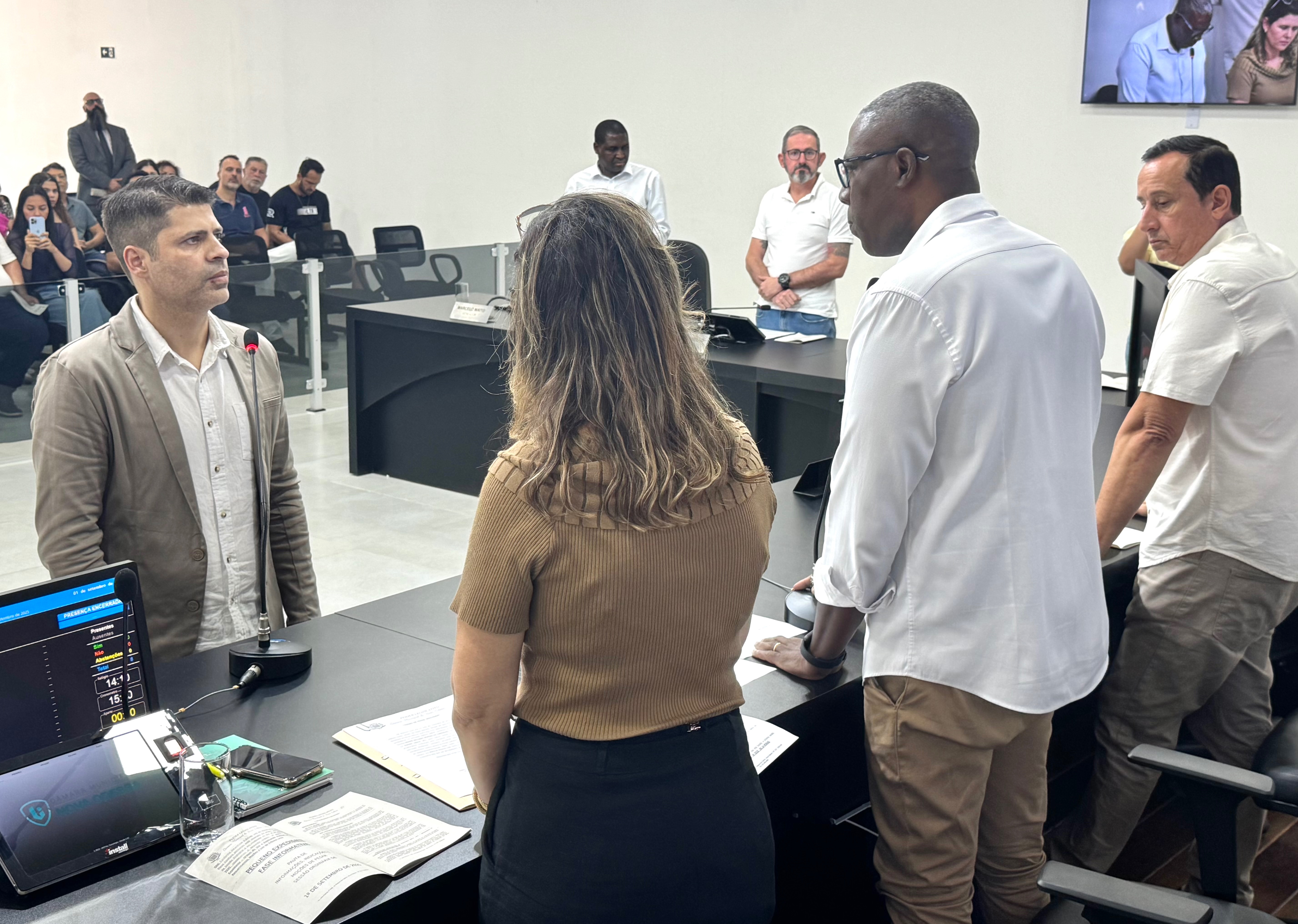 Câmara de Nova Odessa dá posse ao vereador suplente André Willians