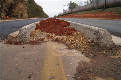 Rodovia Arnaldo Mauerberg tem problemas na duplicação