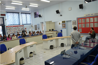 Jovens conhecem prédio e funções do Poder  Legislativo